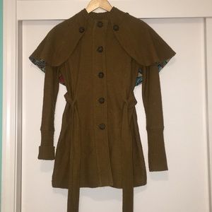 Yellow/green jacket with pockets